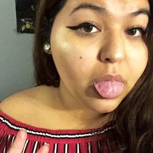 Meet your Posher, Monique